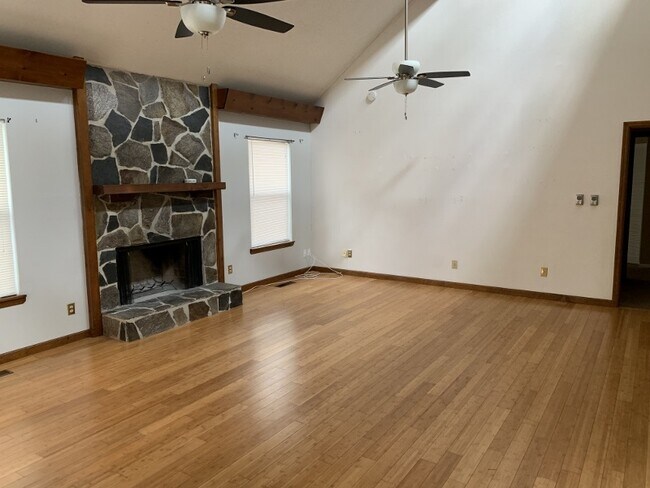 Foto del edificio - 7775 Bass Ridge Trail