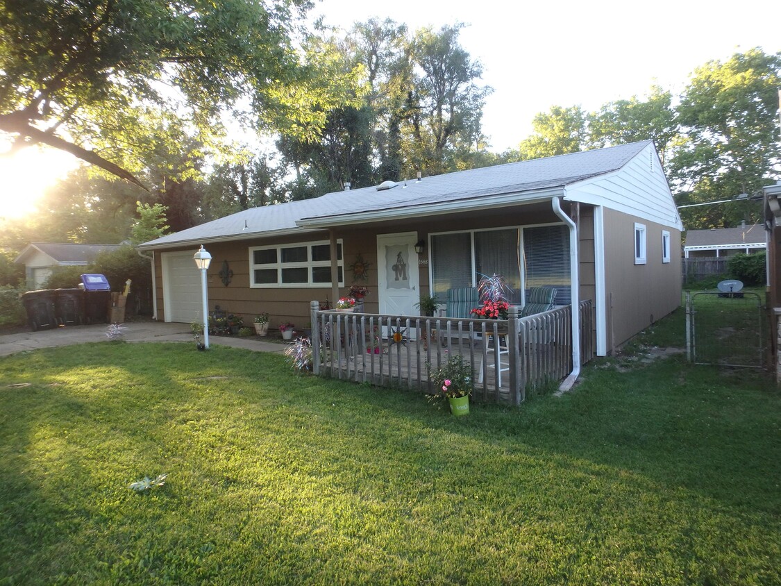 Primary Photo - 1548 SW Shunga Dr