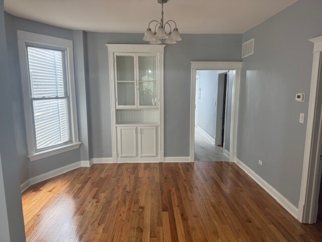 Foto del edificio - 2656 N Drake Ave