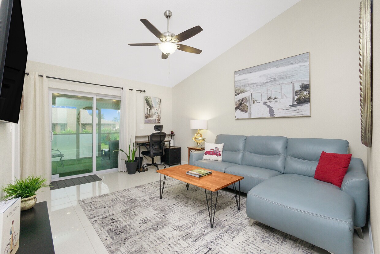 Foto principal - 10525 Pendleton Ave