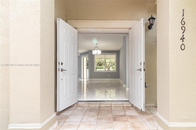 Foto del edificio - 16940 SW 36th Ct