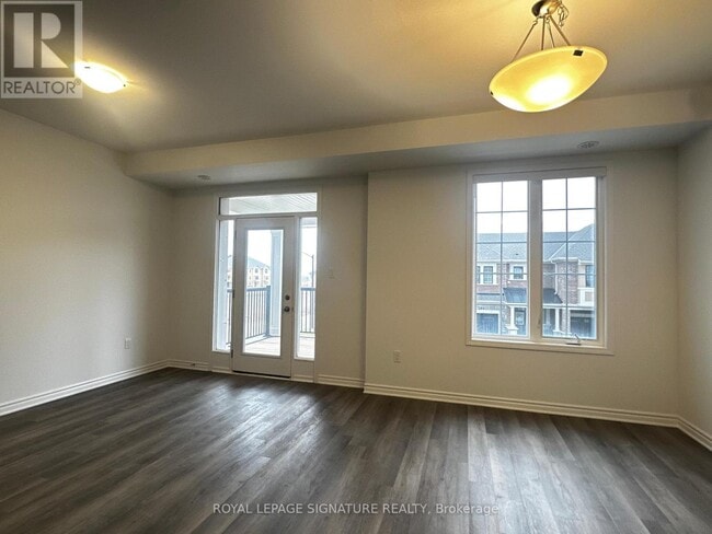 Photo du bâtiment - 1259 Lily Cres