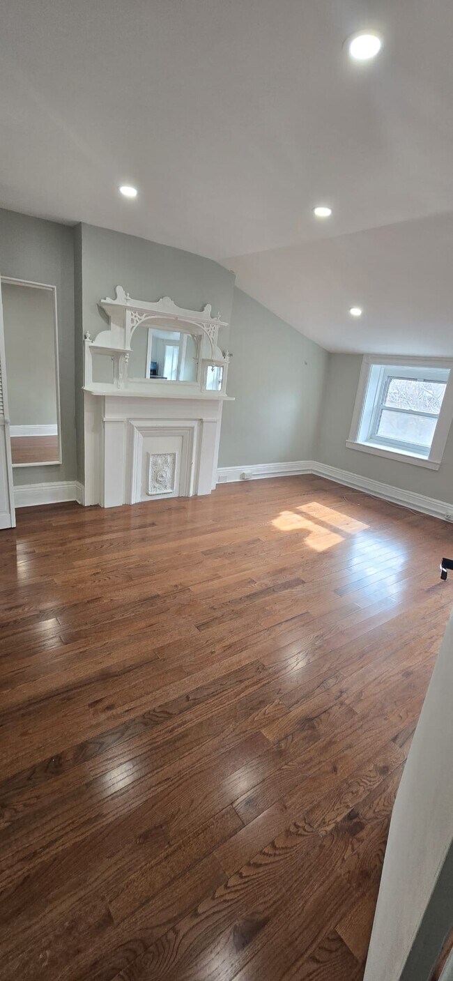 Foto del edificio - 589 Madison St