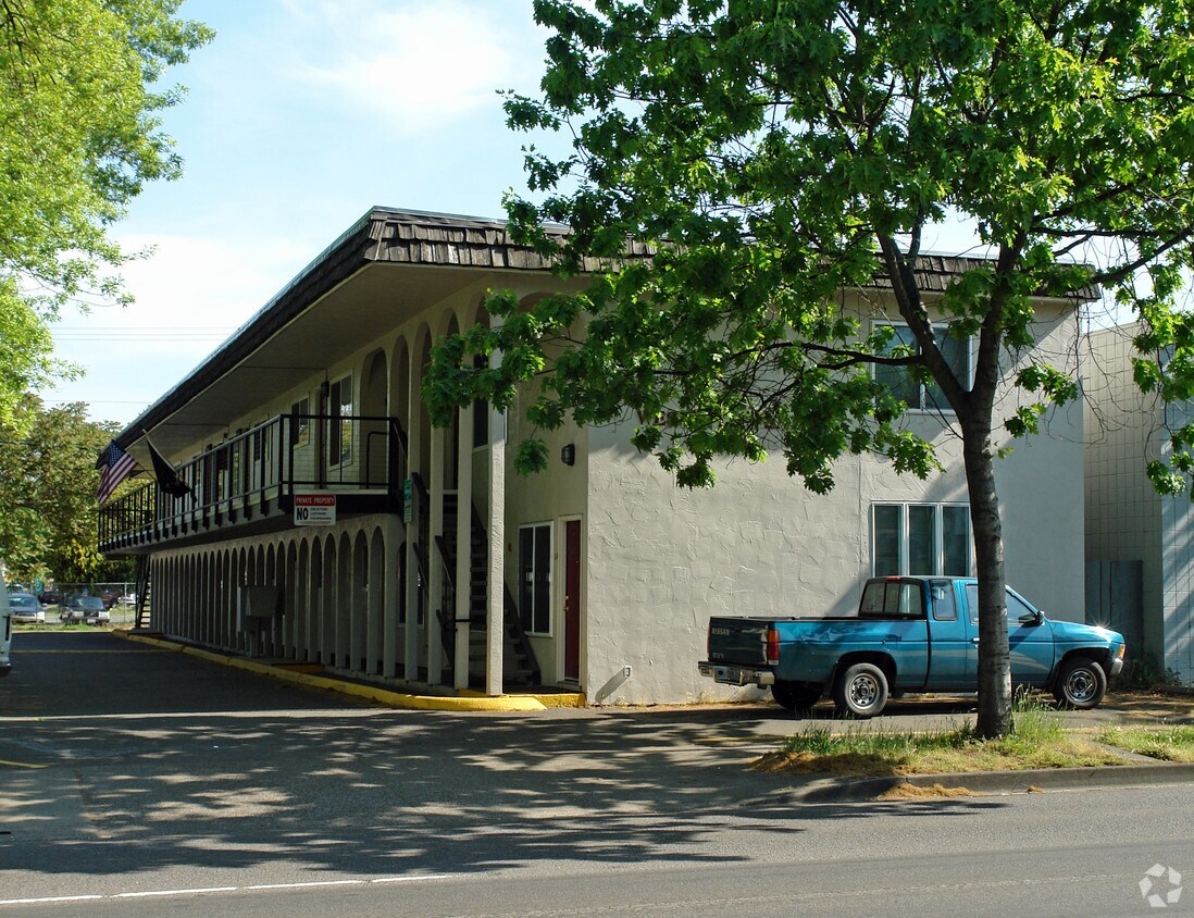 Foto principal - 951 W 7th Ave