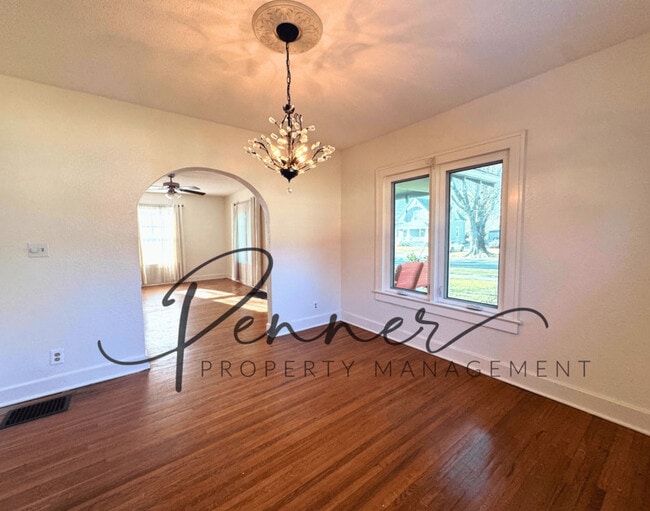 Foto del edificio - 615 SE Douglas St