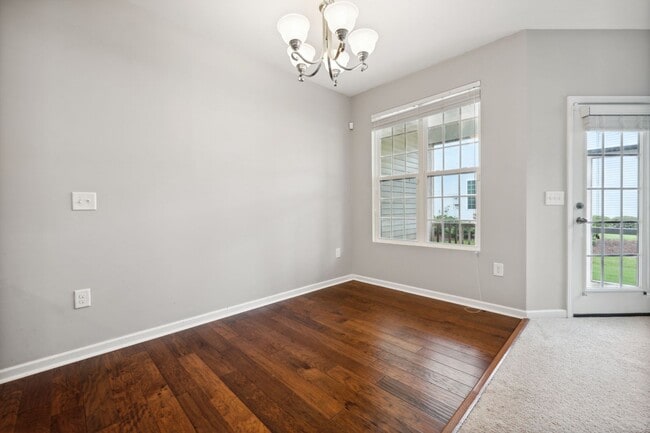 Building Photo - *Price Just Reduced!* Cozy Three Bedroom T...