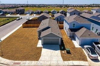 Building Photo - 245 Pastar Fls