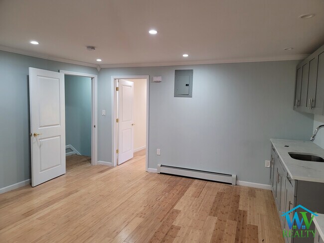 Building Photo - 1268 Evergreen Ave