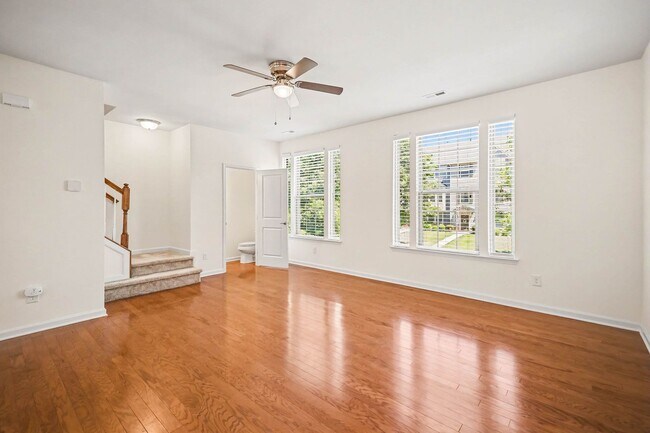 Foto del edificio - 4 Bed/3.5 Bath Townhouse for RENT!