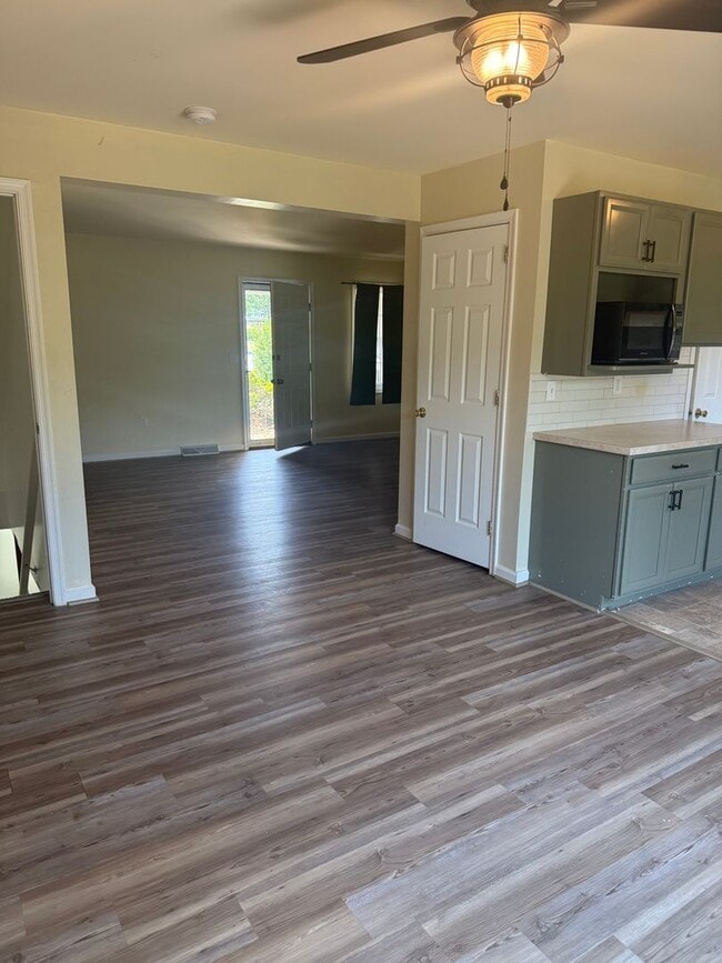 Building Photo - 403 Cindy Dr