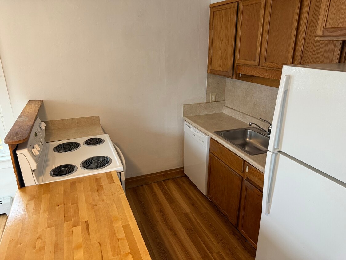 Primary Photo - 113 Williams St