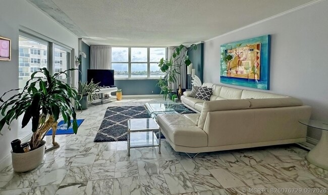 Building Photo - 2600 N Flagler Dr
