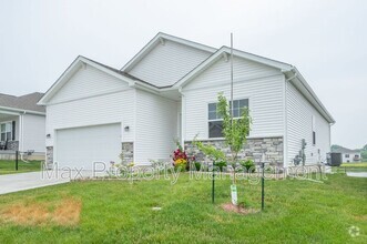 Building Photo - 425 SE Willow Run Ln