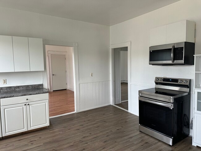 kitchen - 13 Winter St