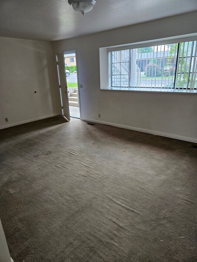 Foto del edificio - North Orem 2 bedroom/1 bath apartment