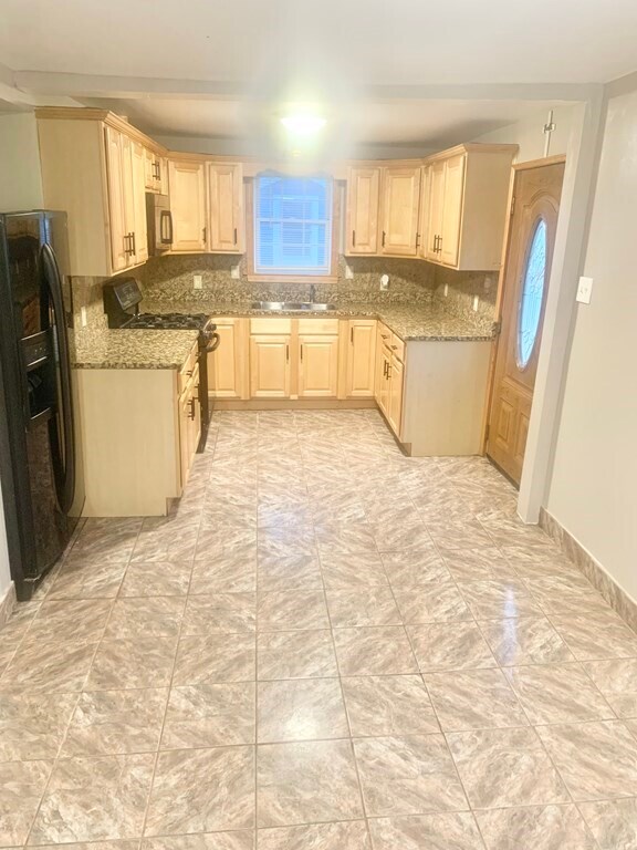 31 Tremont St Unit 31, Braintree, MA 02184 Condo for Rent in