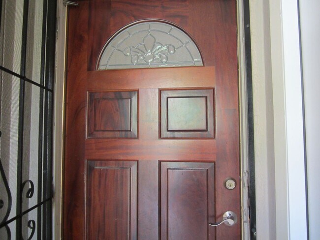 Foto del edificio - 2642 Laramie Rd