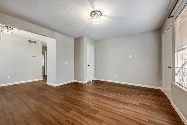 Foto del edificio - 1328 S Henderson St