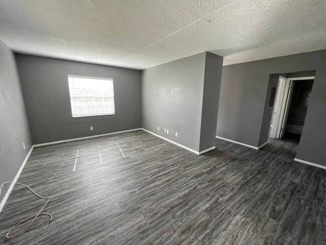 Interior Photo - 111 SW Madison Cir N, St Petersburg, FL 33703