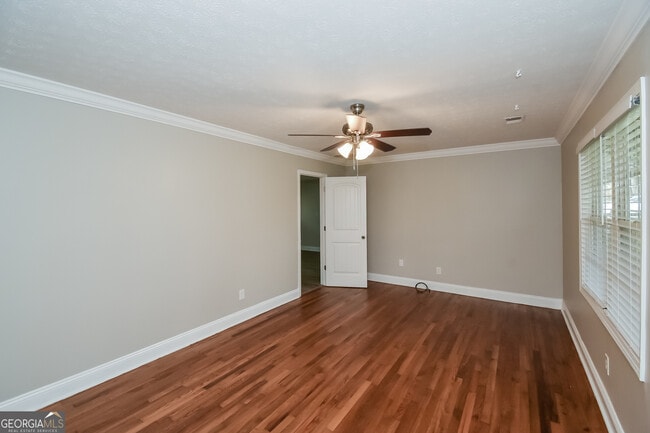 Foto del edificio - 8467 Fairview Dr