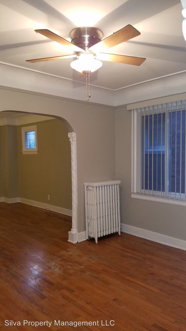 Building Photo - 1096 Beaconsfield Ave