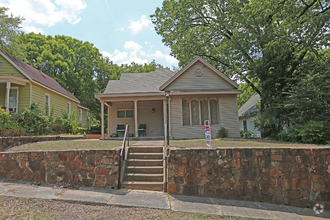 Building Photo - 102 S Schiller St