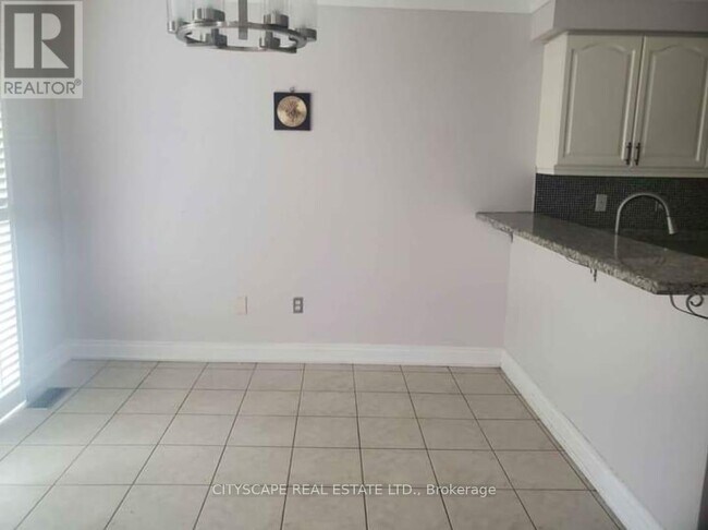 Building Photo - 34 Dunure Crescent