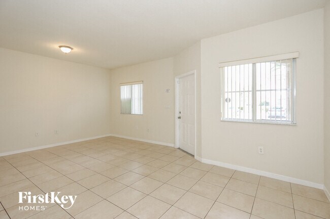 Building Photo - 1564 SE 31st Ct