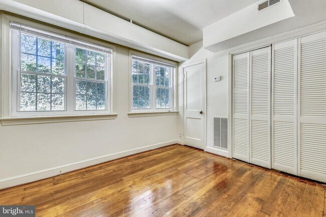 Foto del edificio - 7818 Tilbury St