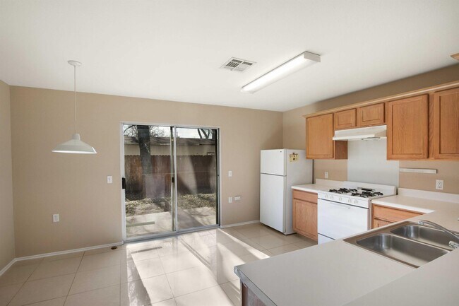 Foto del edificio - 5502 Steven Creek Way
