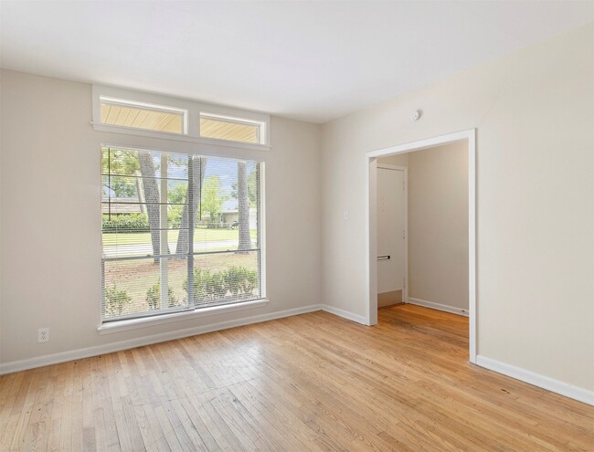 Foto del edificio - 13306 Oak Leaf Ln