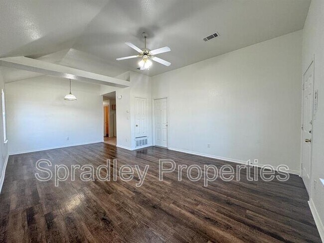 Foto del edificio - 5004A John David Dr