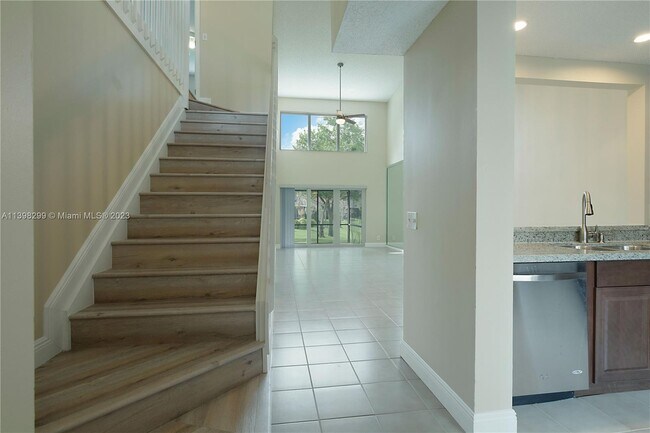 Building Photo - 7306 Pinewalk Dr S