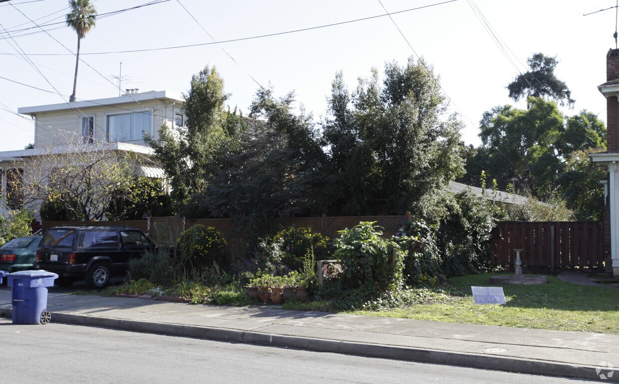 Foto del edificio - 331 Dutton Ave