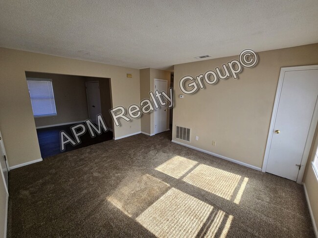 Building Photo - Upstairs two-bedroom apartment