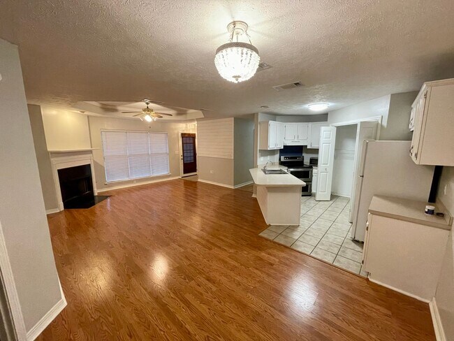 Foto del edificio - 3 bed 2 bath garden home in Brandon 047