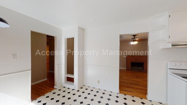 Foto del edificio - 1002 Phelps Ave