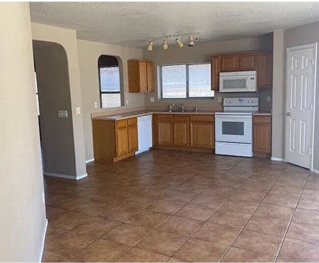 Foto del edificio - 3 BEDROOM IN PEORIA