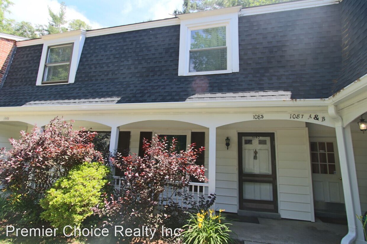 2 br, 1.5 bath House 1085 Dickinson Street House Rental in