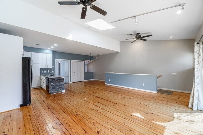 Foto del edificio - 3 N Ennis St