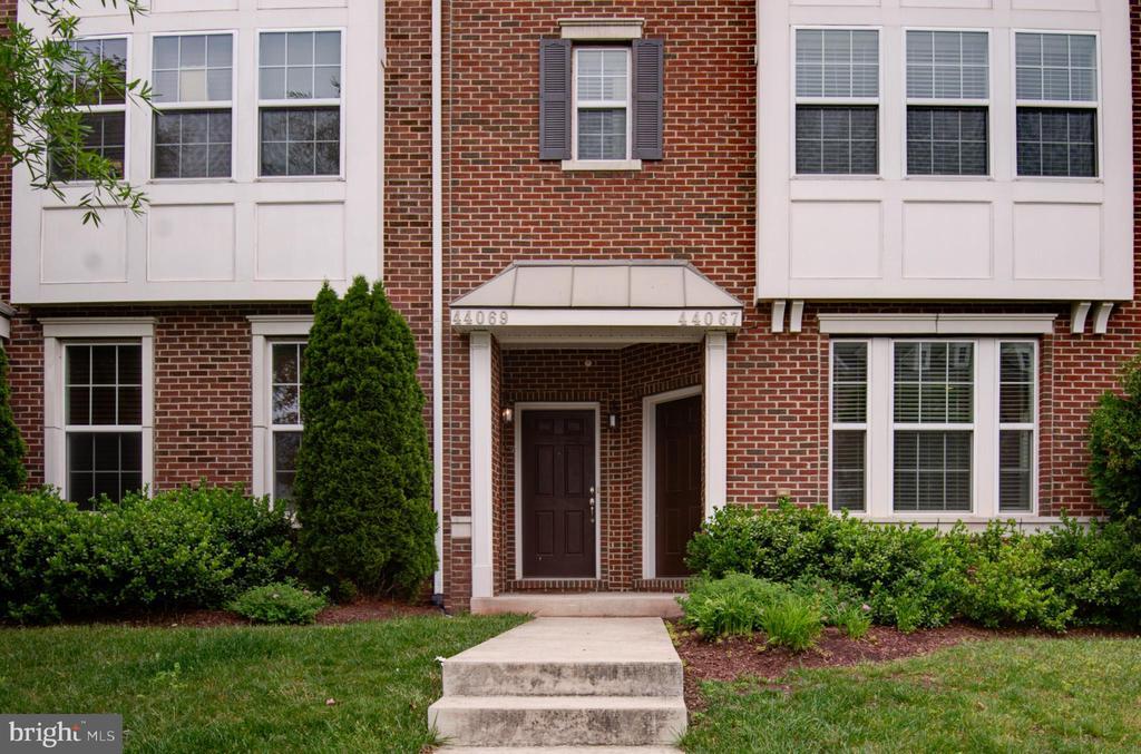 Primary Photo - 44067 Peirosa Terrace