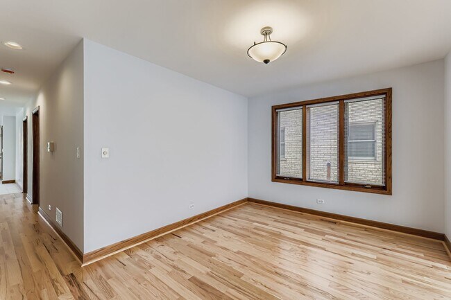 Foto del edificio - 2550 W Winnemac Ave