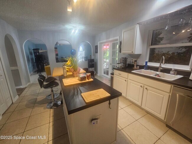 Foto del edificio - 2240 Spring Creek Cir