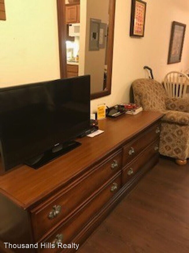 Building Photo - 1 br, 1 bath House - 1001 Golf Drive #11