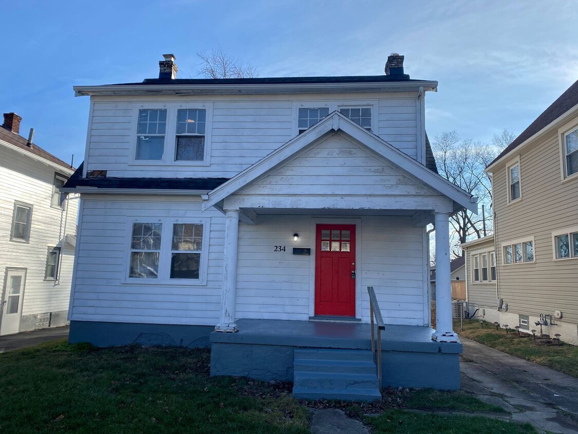 Primary Photo - Beautifully Remodeled Single-Family Home i...