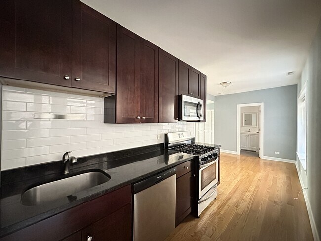 Foto del edificio - 1640 W Pratt Blvd