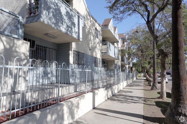 Foto del edificio - 1050 S Westmoreland Ave