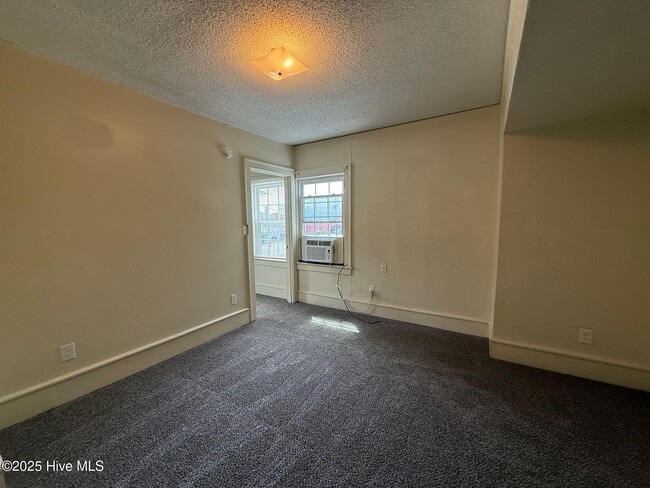 Building Photo - 143 Chaney Ave