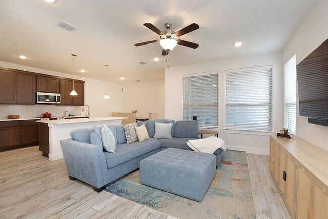 Building Photo - 424 Parkline Dr