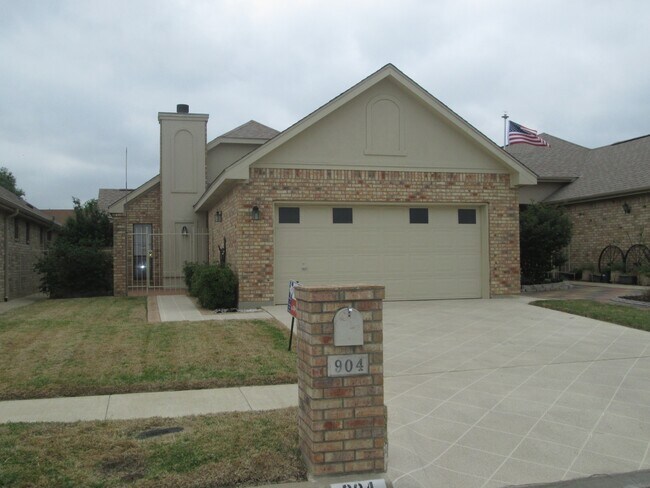 Building Photo - 904 TORTUGA LANE